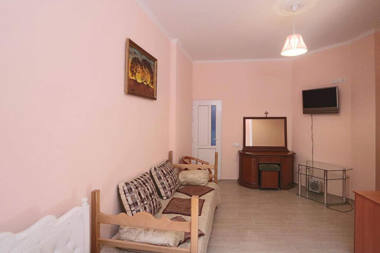 Garnim Guest House Yerevan Exterior photo
